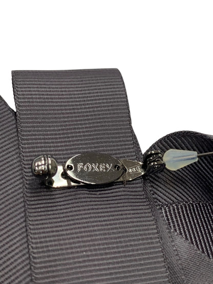 フォクシーブティック Ribbon Waltz 34127 ブローチ グレー IT1QZ1X476CW