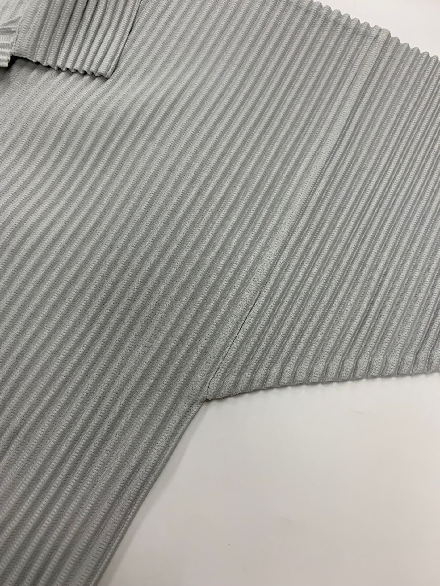 オムプリッセイッセイミヤケ HP55JM430 ポロシャツ 4 グレー BASICS