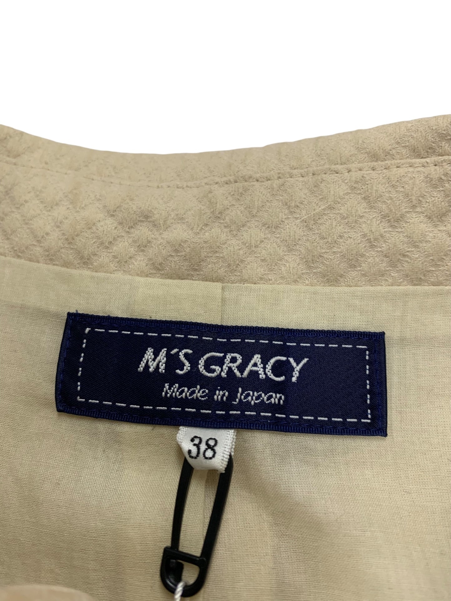 エムズグレイシー 511120 花ボタン付き正統派ワンピース 38 ベージュ グログランリボン ITBYX9WJYV88 【SALE】