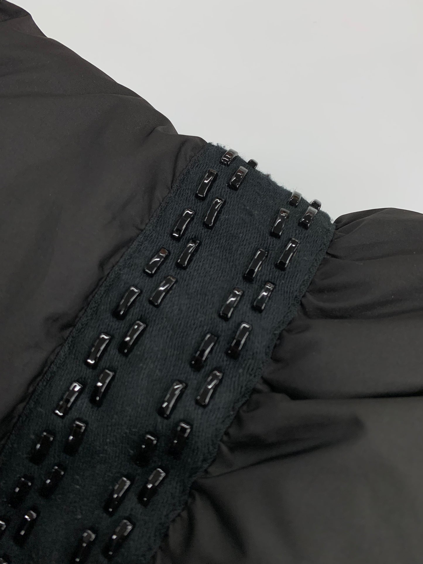 モンクレール BARROUDE GIUBBOTTO H20931A0002659632 ダウンジャケット 00 ブラック スタッズ ‘22 ITIADPCKXNQ2