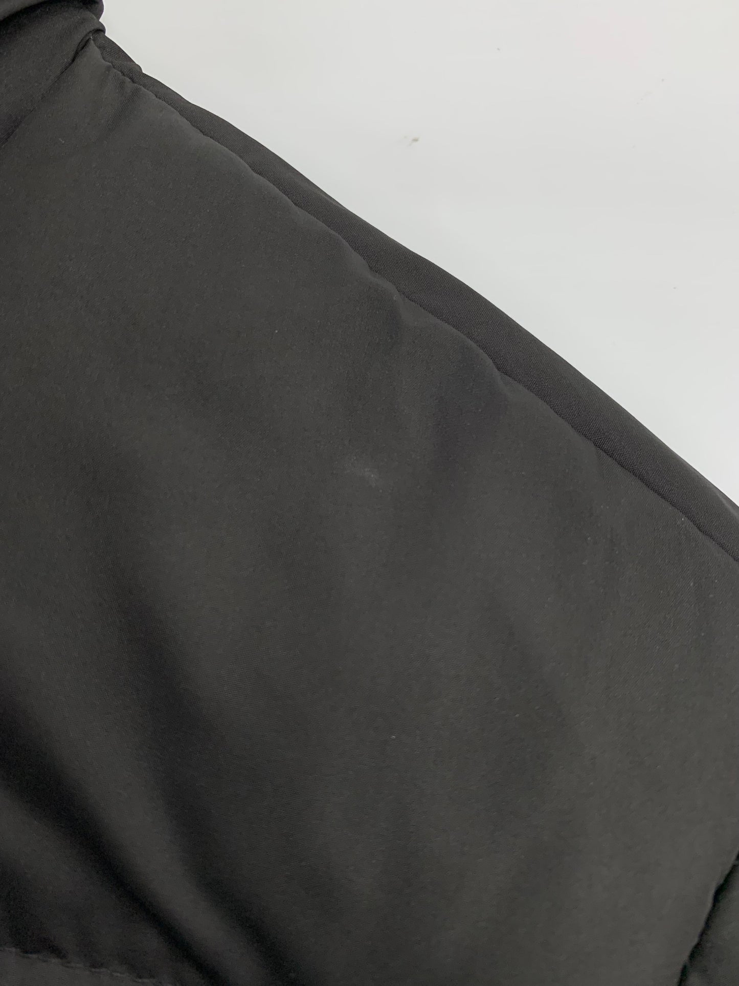 モンクレール BARROUDE GIUBBOTTO H20931A0002659632 ダウンジャケット 00 ブラック スタッズ ‘22 ITIADPCKXNQ2