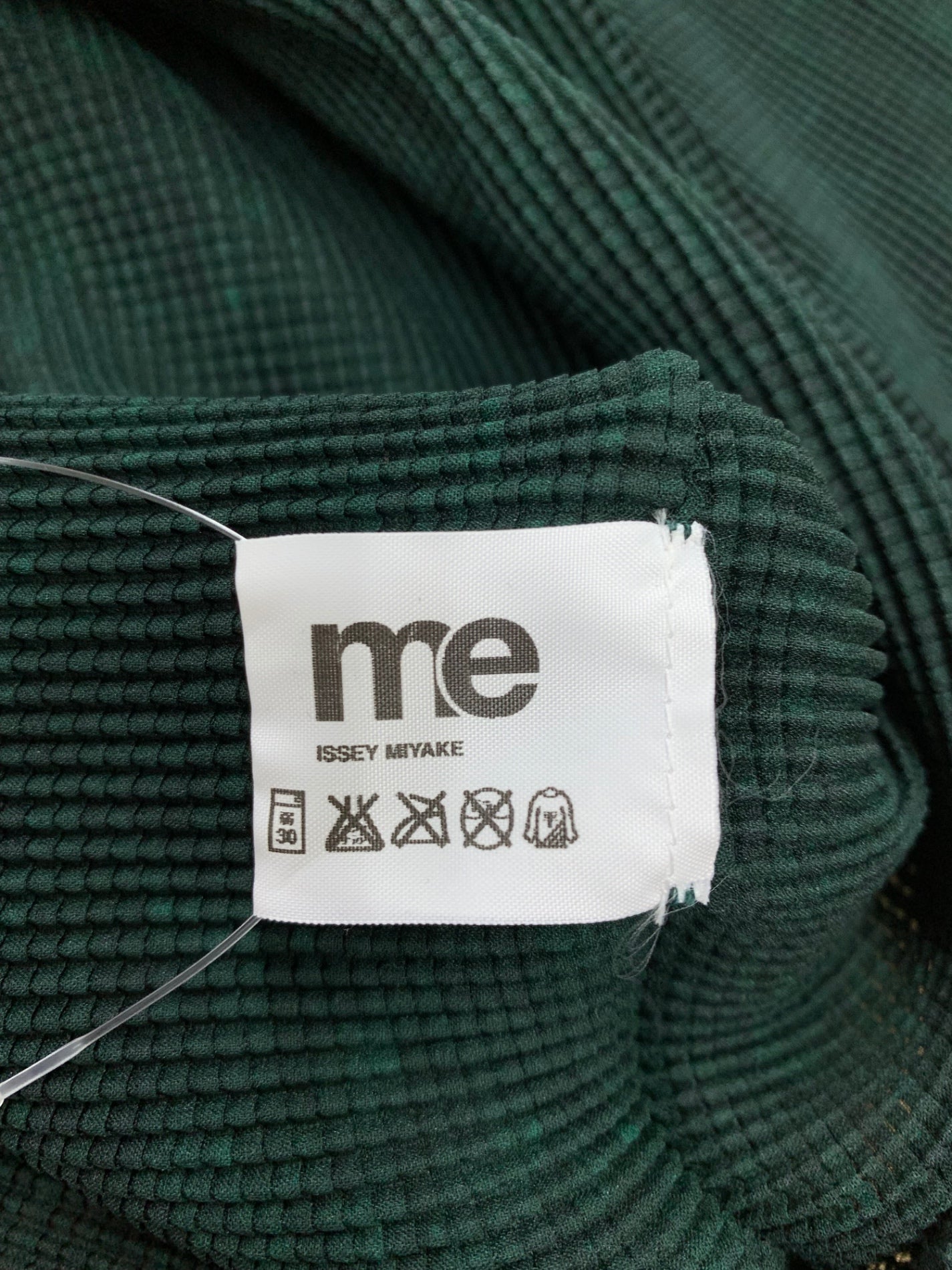 ミーイッセイミヤケ MI33FK205 プルオーバー グリーン ボトルネック ワッフルプリーツ ボトルネック ITMFLXHJ3H20 【SALE】