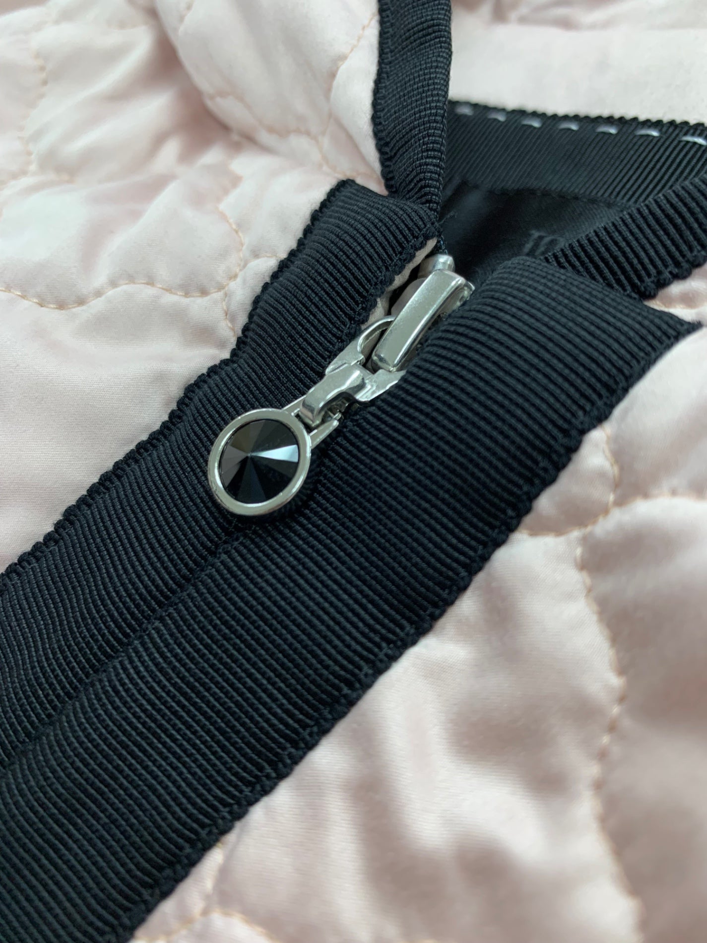 トゥービーシック W5A01 アウター 40 ピンク フード キルティング ITFTSP0MZCVE