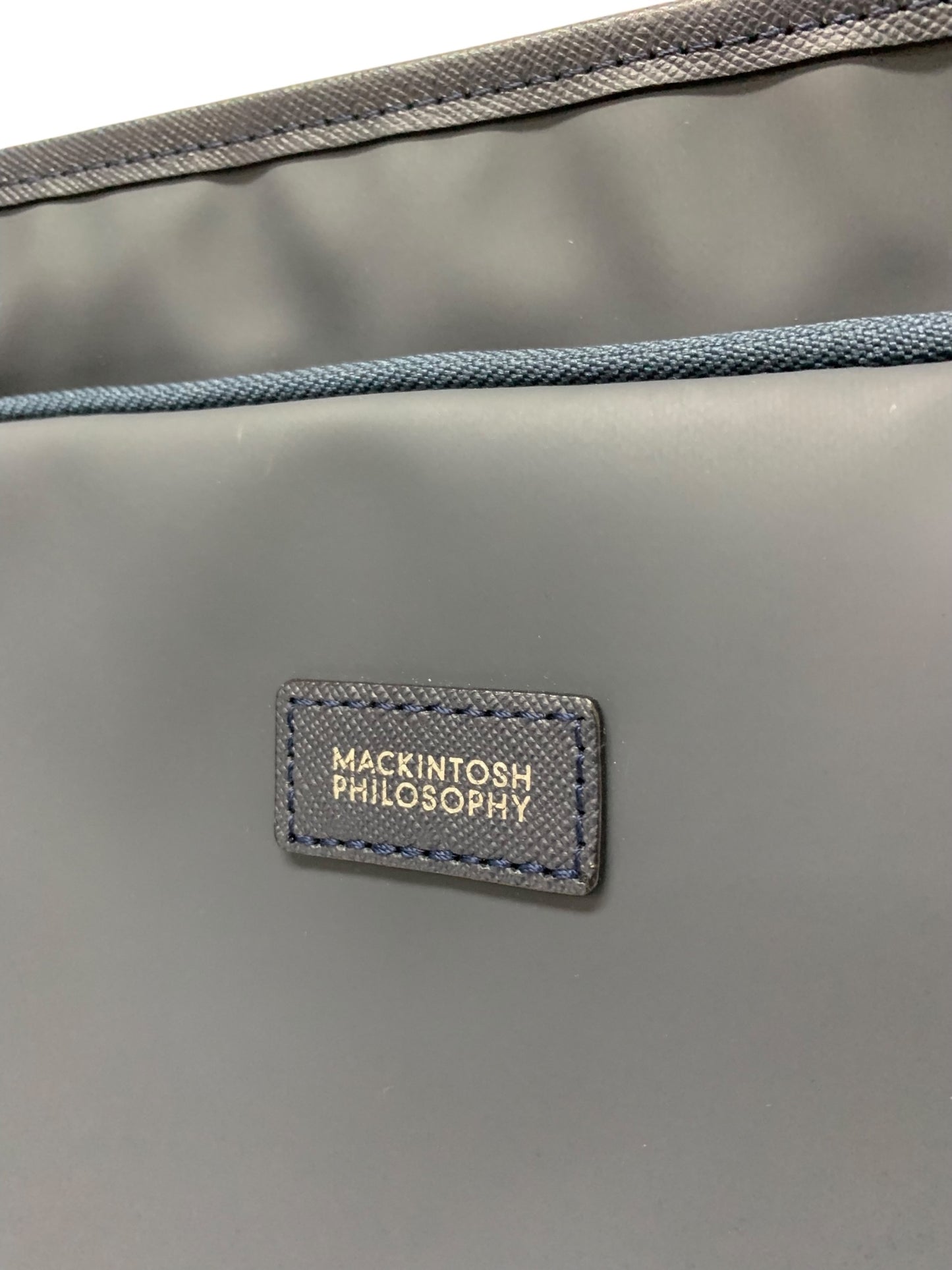 マッキントッシュフィロソフィー バルヴェニーLTD3 68753 ネイビー ショルダーバッグ タテ型 A4ジャストサイズ ITCEXYZ87YRS