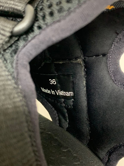 モンクレール Trailgrip Velaサンダル 36 ブラック IT7ION66H6C0 【SALE】