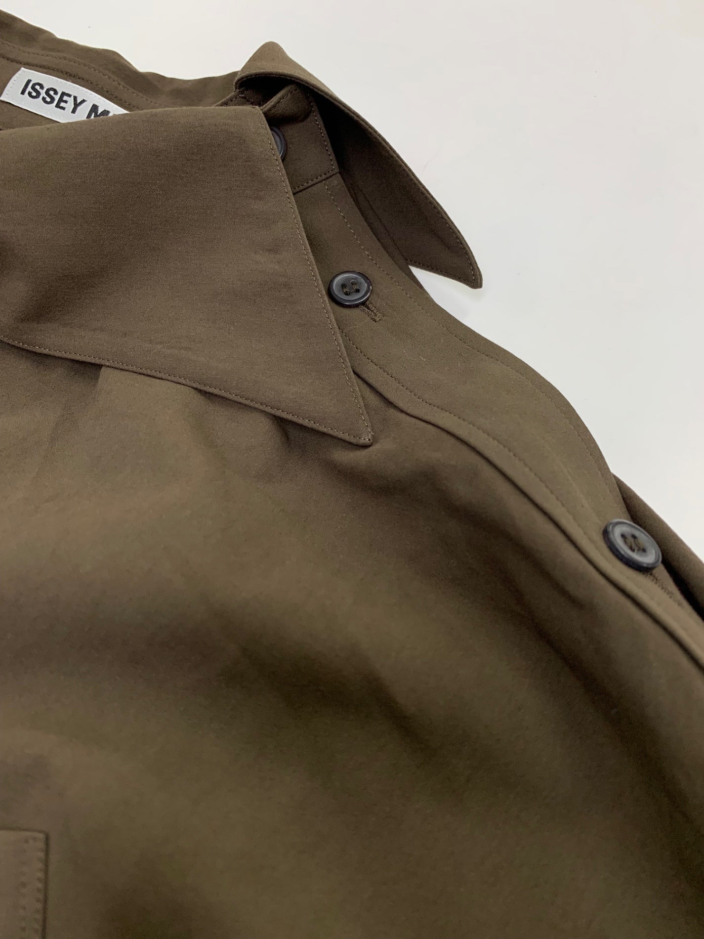 イッセイミヤケ ODD SHIRT 2 IM61FJ527 プルオーバーシャツ 2 ブラウン 26SS IT6G38R7CA7S