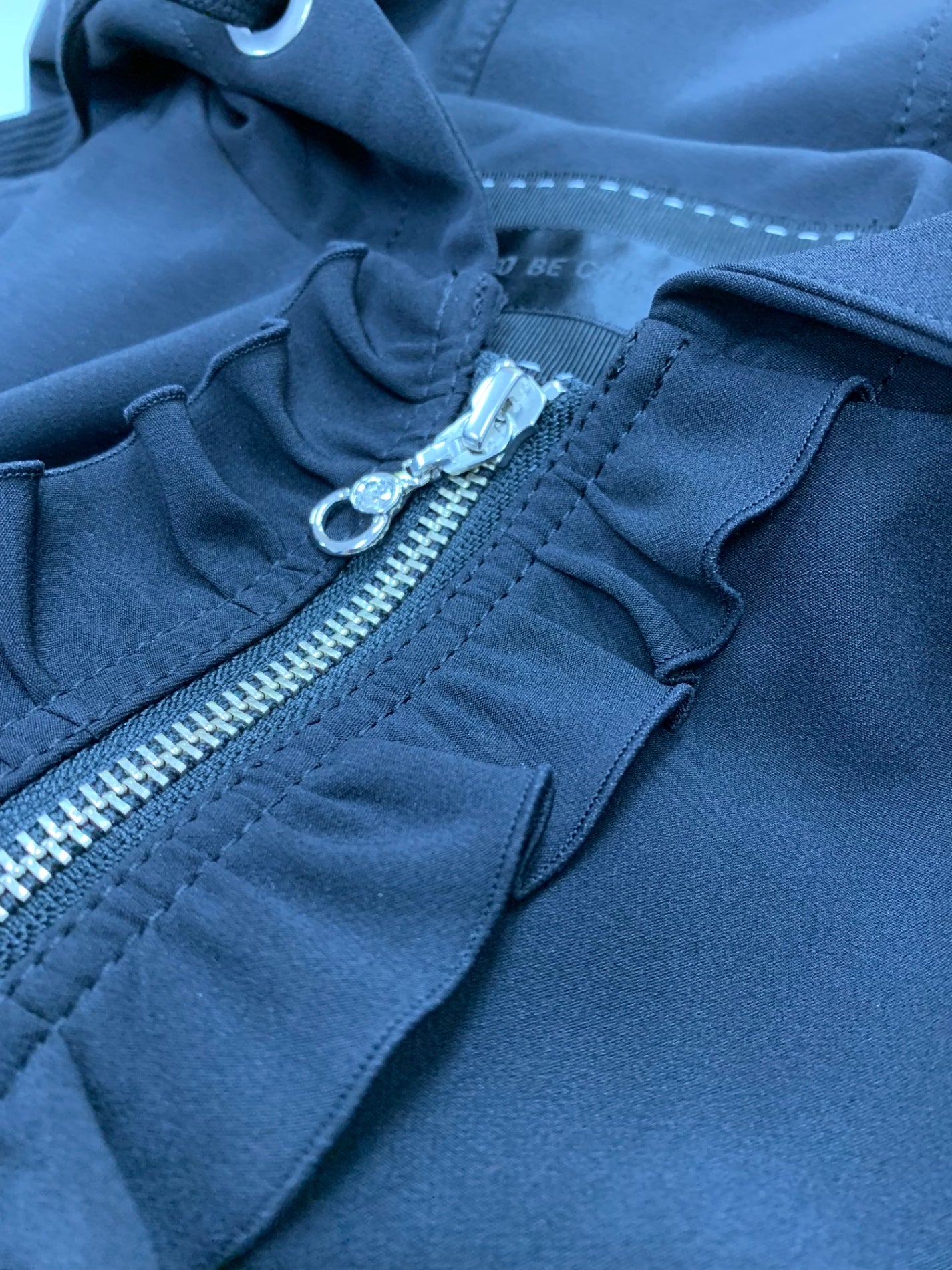 トゥービーシック 2WAYダブルクロス コート W5A02-114-09 42 ブラック フリル フード ITSTIK32SCHC