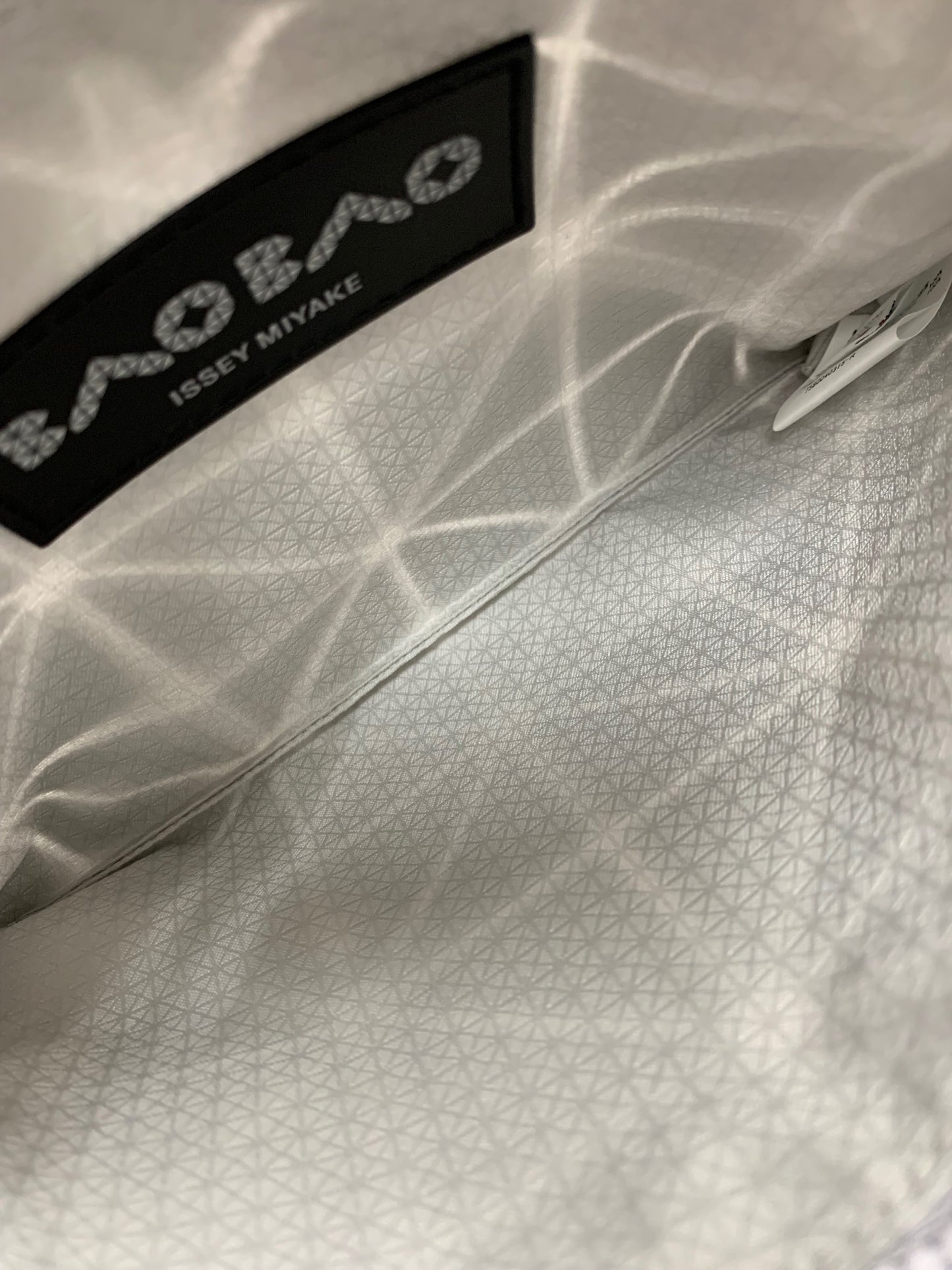 バオバオイッセイミヤケ LUCENT ONE-TONE Pouch BB56AG625 グレー IT4Y03B9SJ30 【SALE】