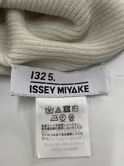 132 5. イッセイミヤケ IL21KN701 トップス 2 グレー Vネック ノースリーブ ITYQZWFLG954 【SALE】