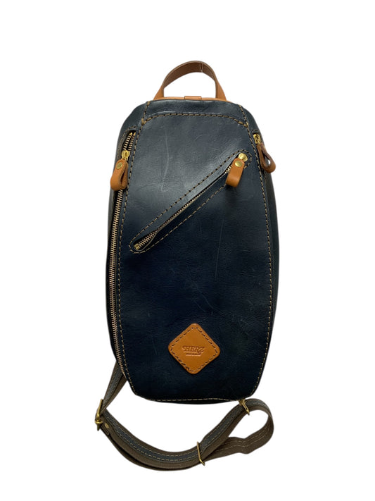 ヘルツ トリプルファスナーボディバッグ ネイビー ワンショルダー スターレ ソフトレザー ITXIVR9CDJ4A