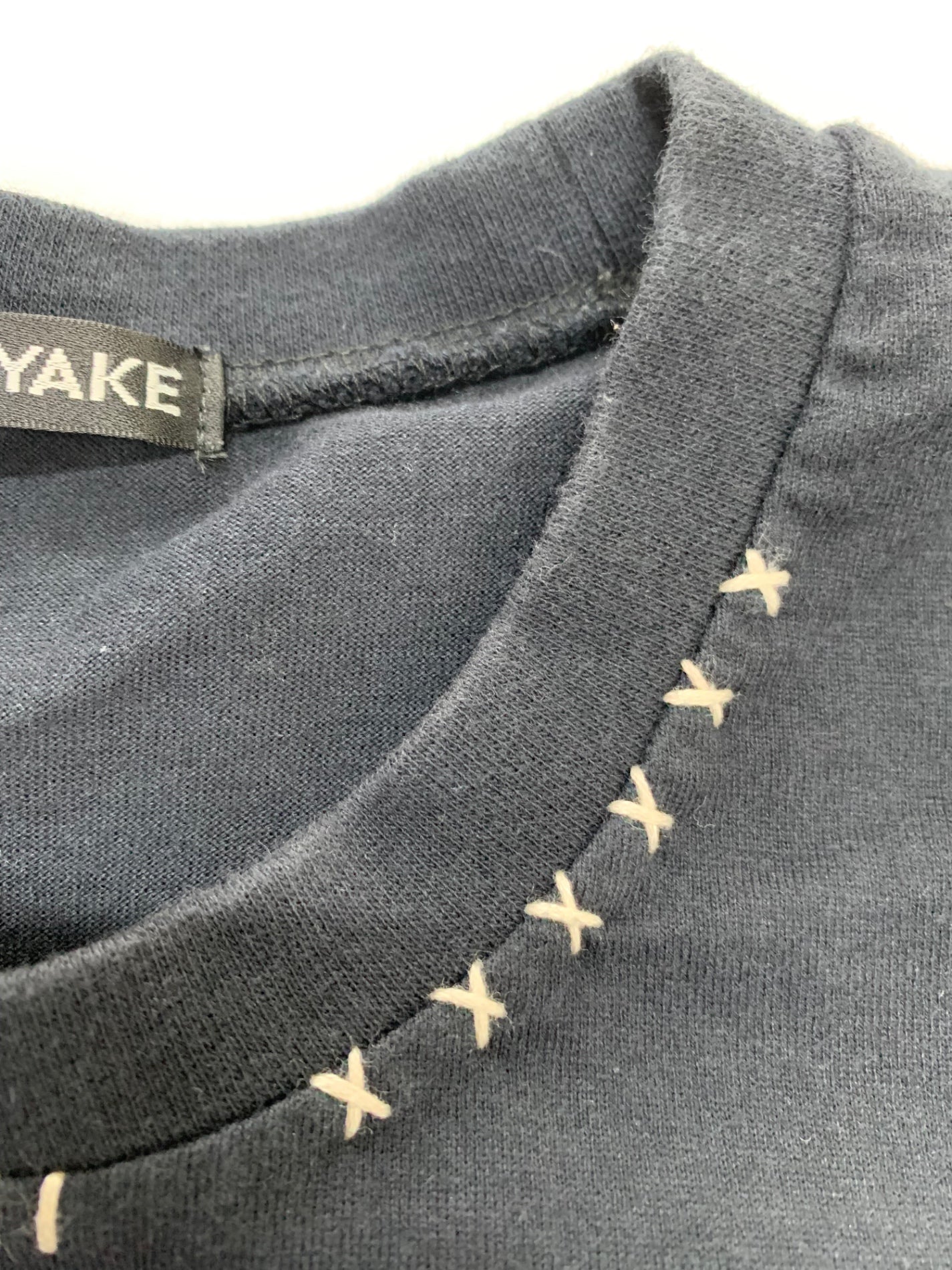 イッセイミヤケ ME61JK415 Tシャツ 3 ブラック ステッチ ITOCAESYR9HG 【SALE】