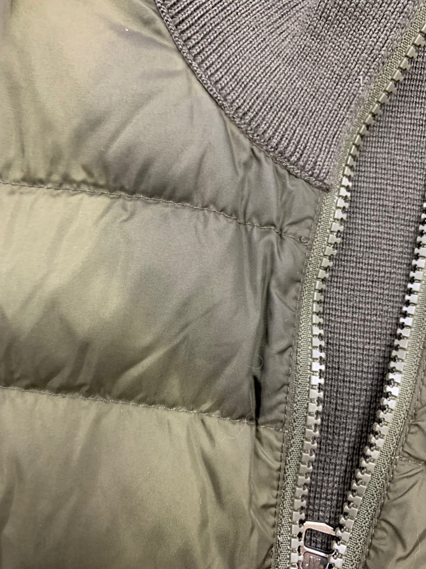 モンクレール CARDIGAN TRICOT F20919B50700 A9341 ダウンジャケット L カーキグリーン ニット ITEHK7J122PY