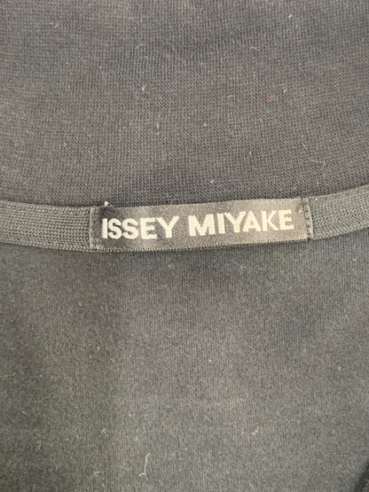 イッセイミヤケ ME71JK411 Tシャツ 2 ブラック ハーフジップ IT4066ZWFYXW