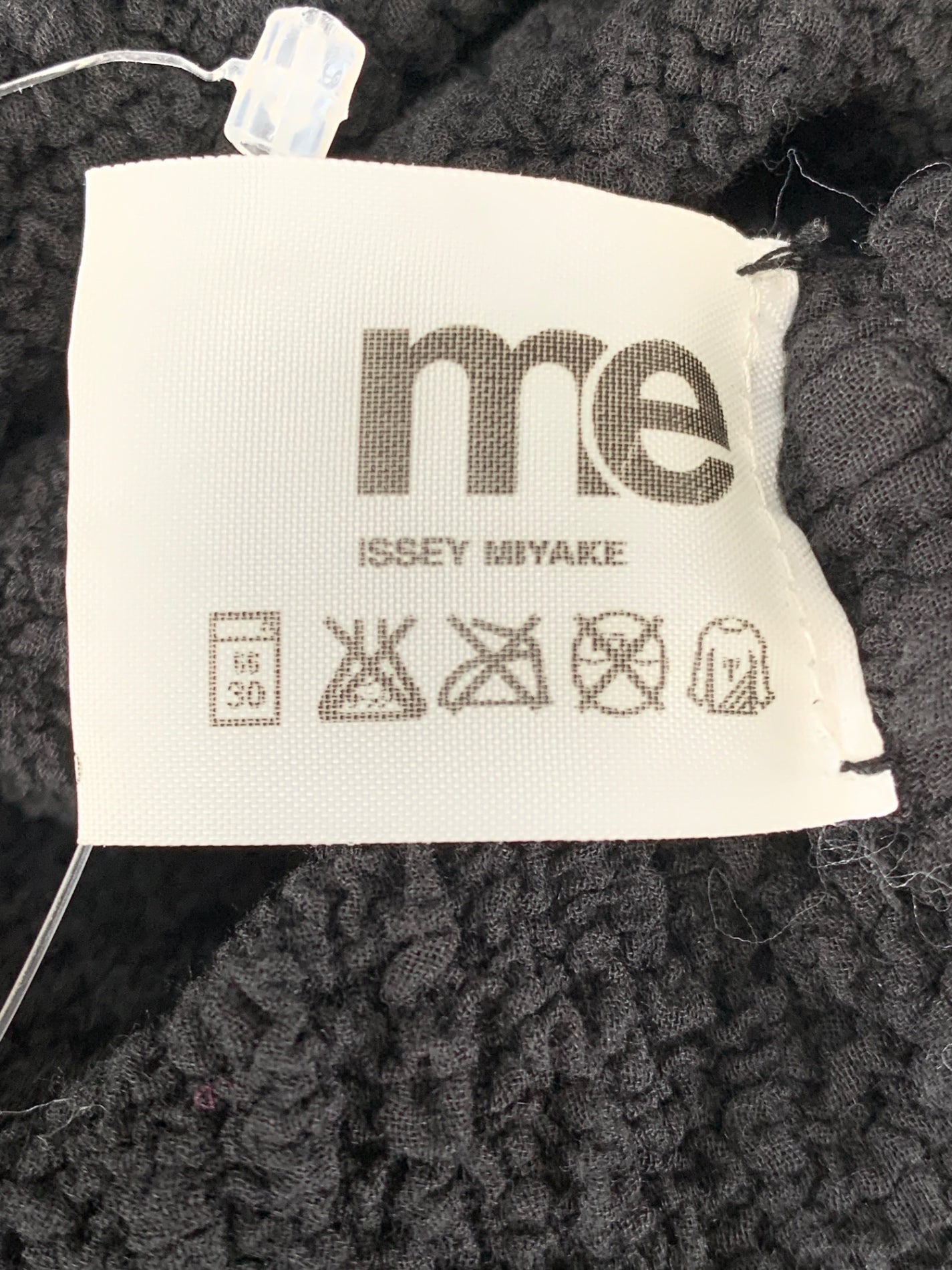 ミーイッセイミヤケ MI24FR739 プルオーバー ブラック カリフラワー ITDGBL96EIKS