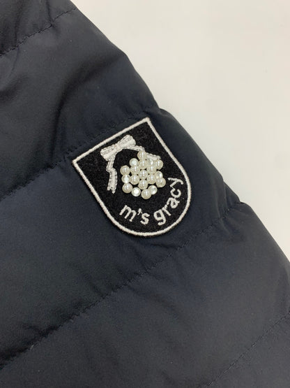 エムズグレイシー 319605 アウター 40 ブラック フェイクファー付き カメリアジップ パールアプリケ ITOJYACDFPFK