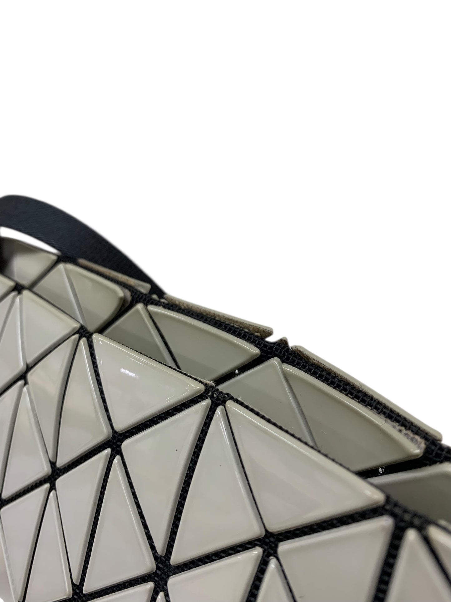 バオバオイッセイミヤケ ROW METALLIC BB93-AG463 ショルダーバッグ グレー ITZY2ZUPVVEC