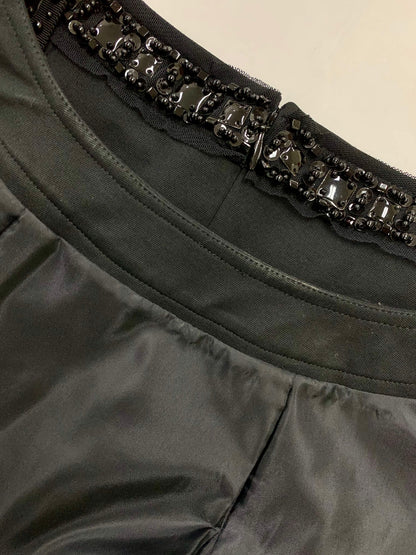 トゥービーシック W5J12-360-09 ワンピース 40 ブラック ビジュー ブローチ付 IT3VPFT2G8HS 【SALE】