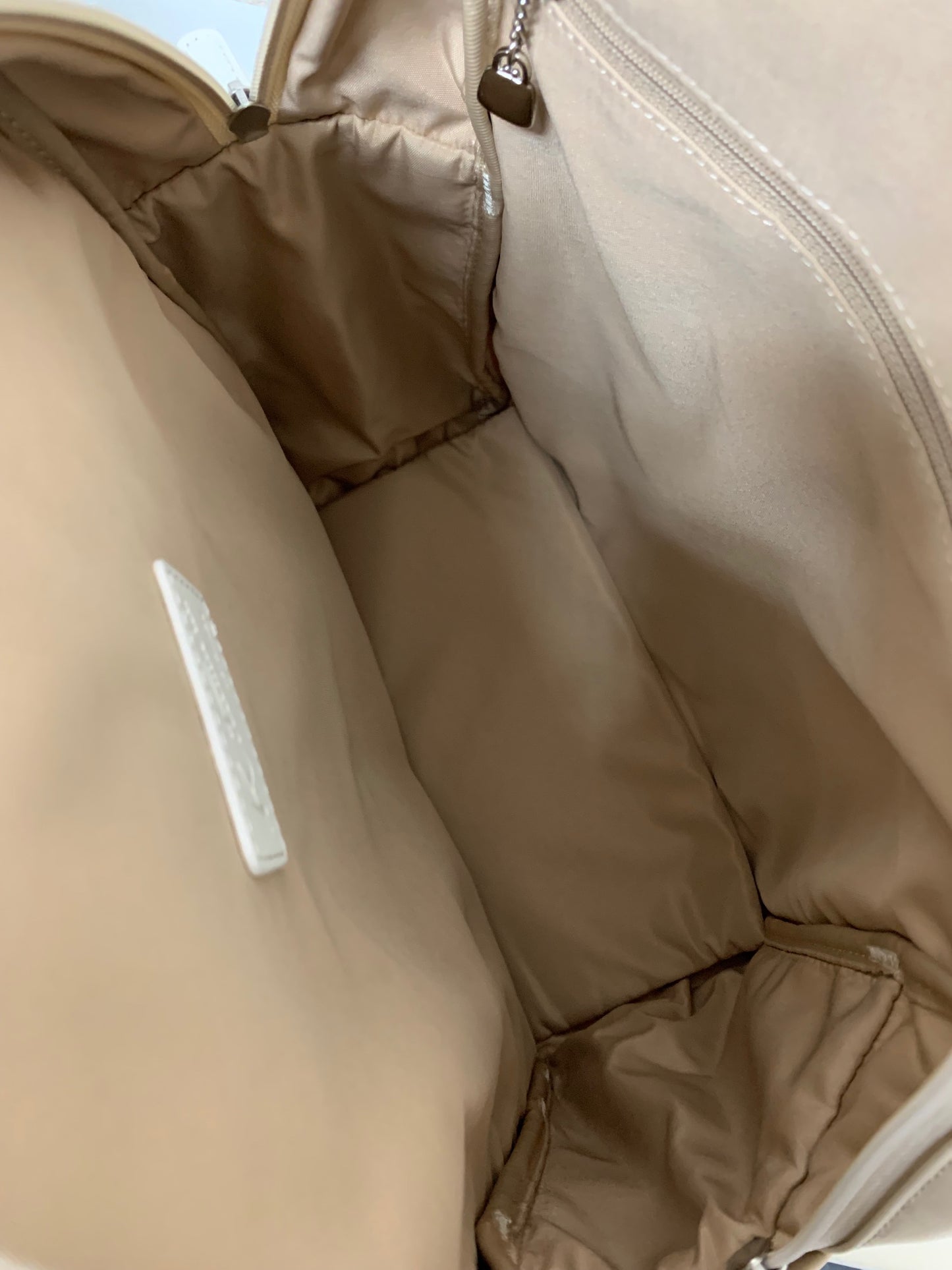 キタムラ リュック R-0711 52521 バックパック ベージュ ナイロン素材 K刺繍 IT0GWRL0Z5BW