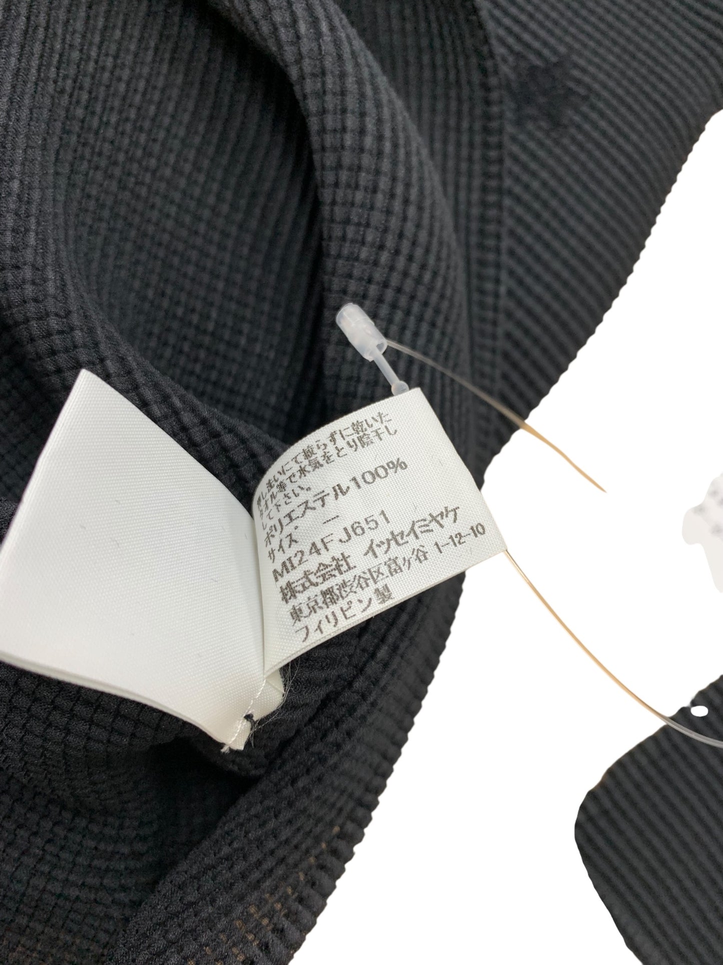 ミーイッセイミヤケ MI24FJ651 プルオーバー ブラック ボトルネック ワッフルプリーツ スター ITJMR2MR7W74