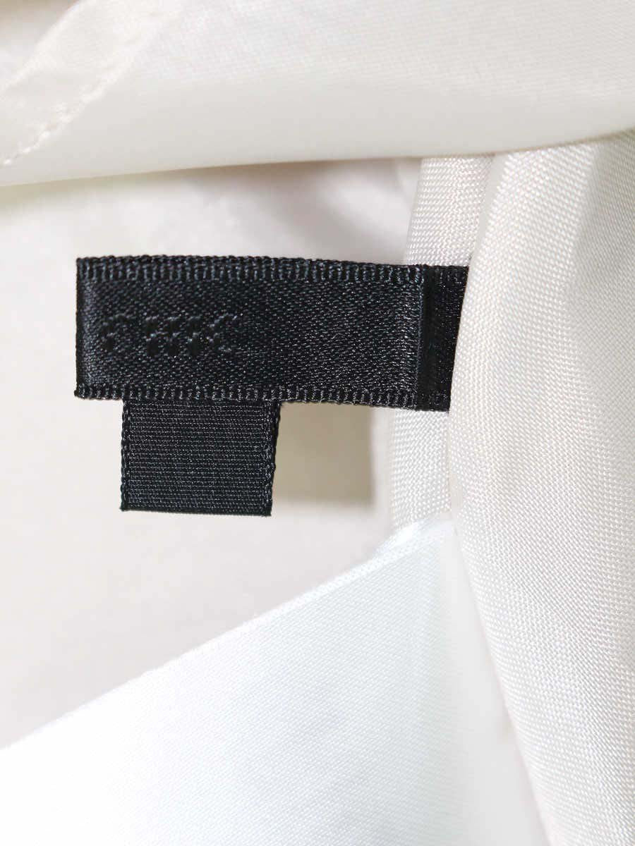 トゥービーシック W5S07-631-40 スカート 40 ベージュ エンボス フラワーモチーフ ラメ フレアー ITI8JMQF1C0C