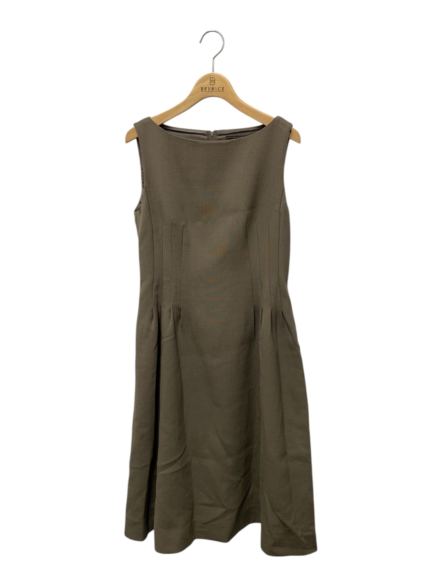 FOXEY NEW YORK バックティアードワンピース 美品 Aライン New Season with FOXEY NEW YORK . ボディラインをすっきり