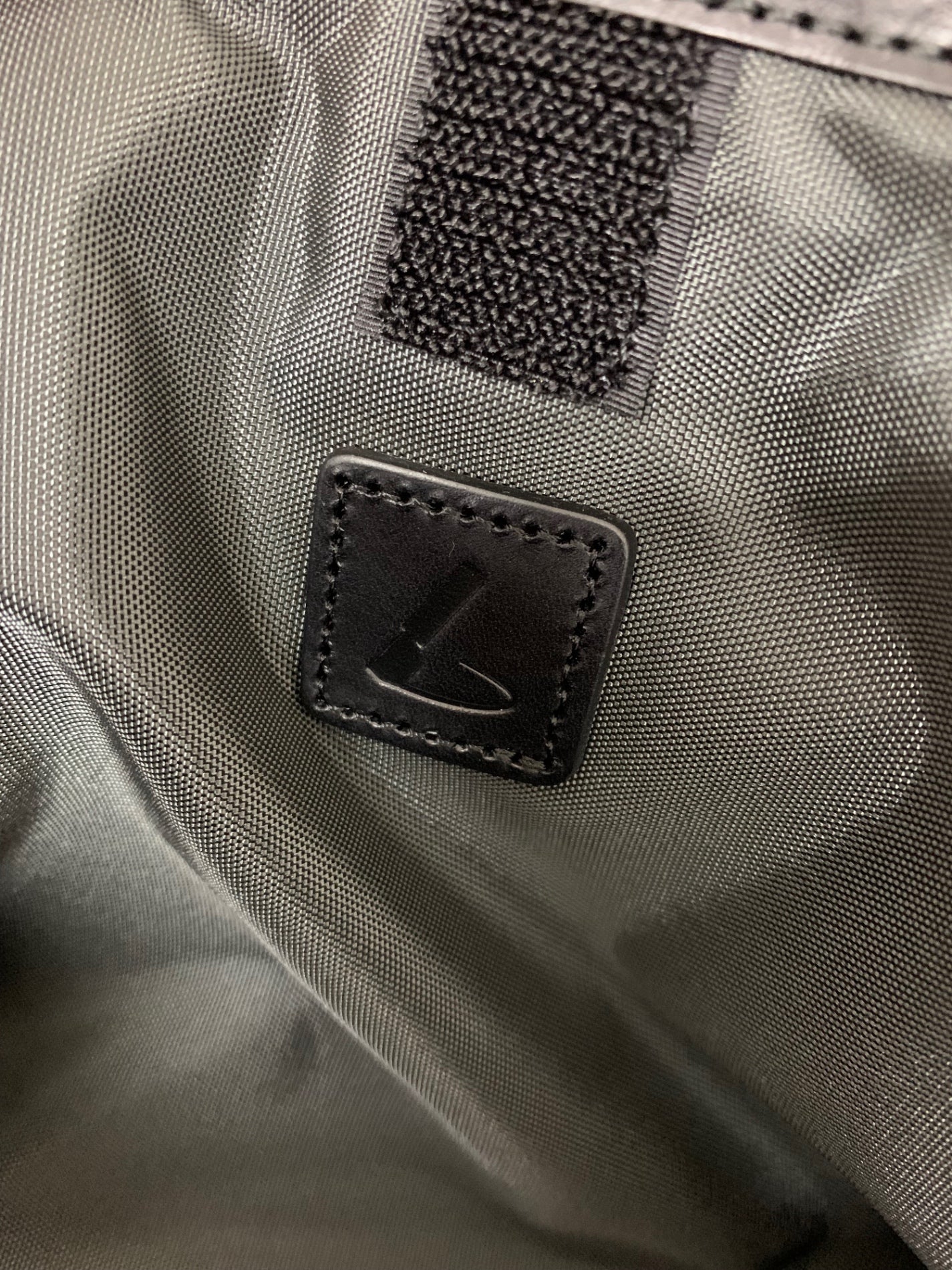 土屋鞄製造所 ザ・シーンズ メッセンジャーバッグ ブラック 牛革 ポリエステル 異素材 トルナット®ファイングレインレザー フィドロック ITMJX7ZFG4LS