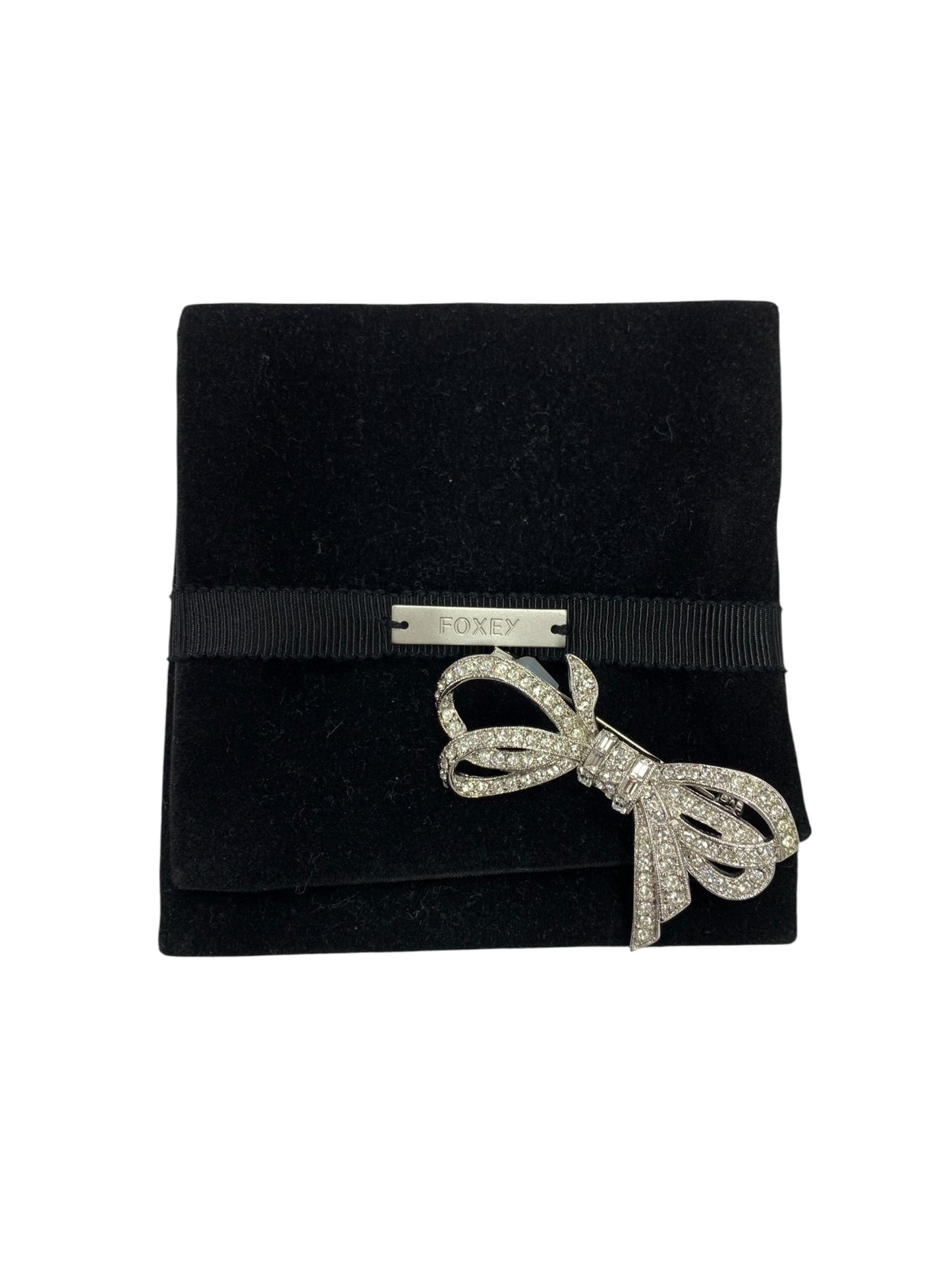 フォクシーブティック ブローチ シルバー リボン ストーン ITOCMHCCUGYK