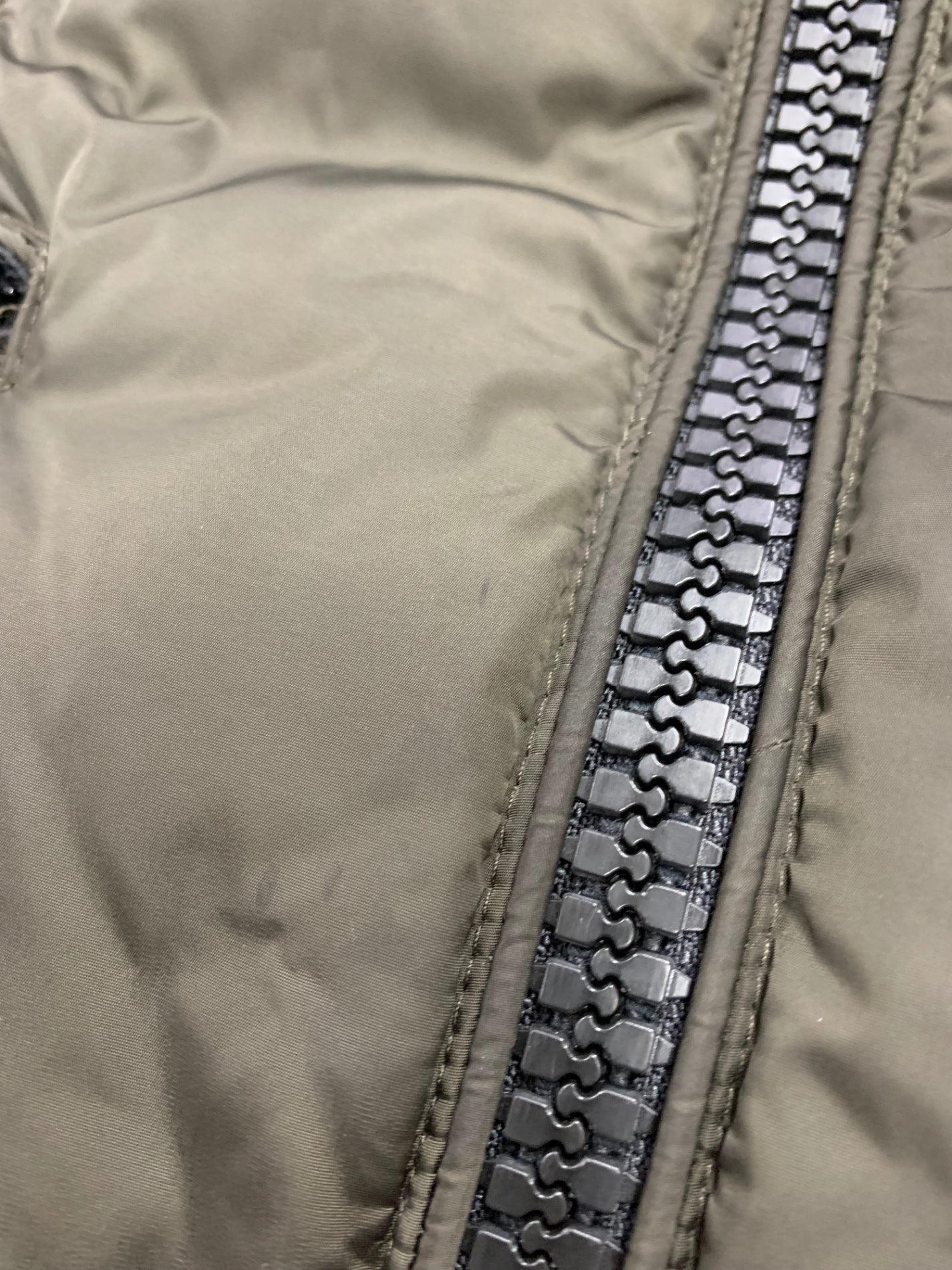 モンクレール CYROSELLE 120934993305 ダウンコート 1 カーキグリーン ダブルジップ ITKWXBY68T48 【SALE】