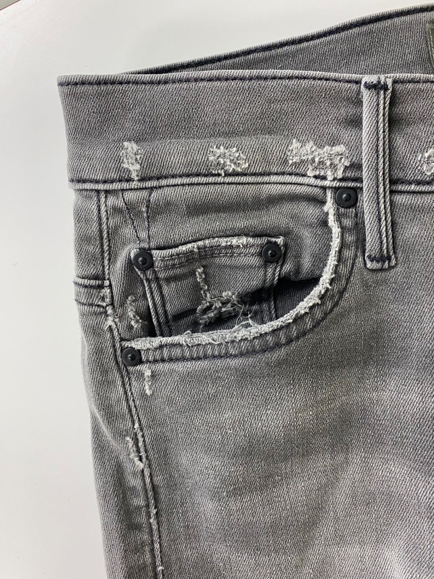 マザー 2810600367 デニムパンツ 26 グレー スキニーフレア カットオフ ダメージ加工 ITDZI503KD4P