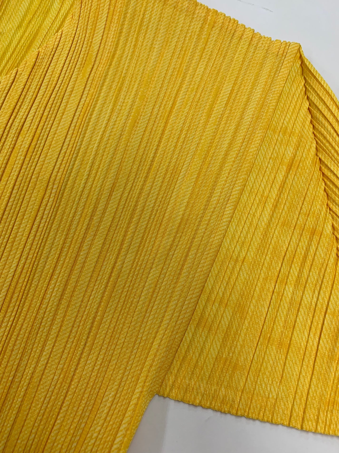 プリーツプリーズイッセイミヤケ PP51-JD446 ブラウス 3 イエロー Vネック ITG8LPHR8UCD 【SALE】