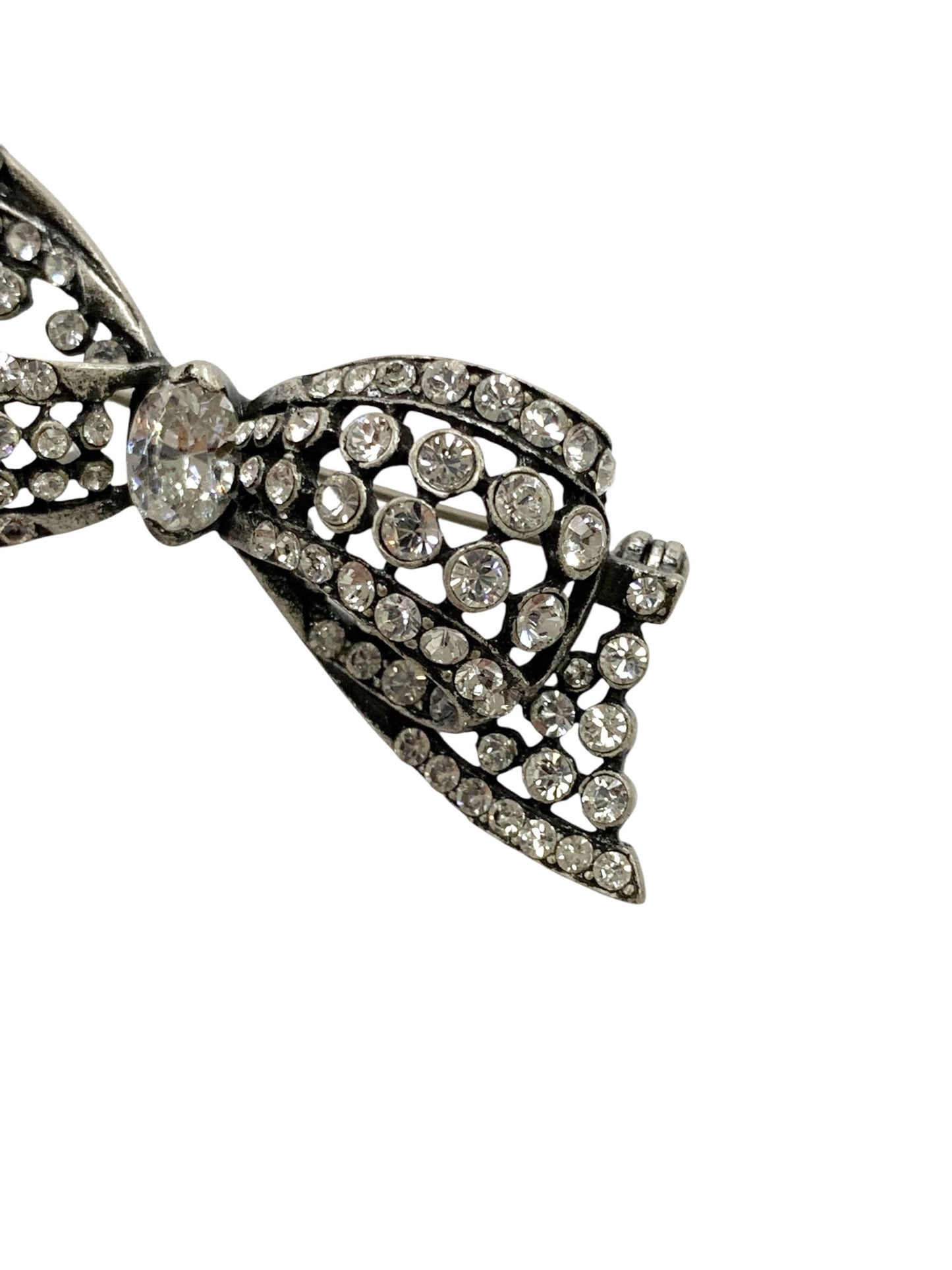 フォクシーブティック ブローチ シルバー ラインストーン リボン IT8UWQ9IHD6X