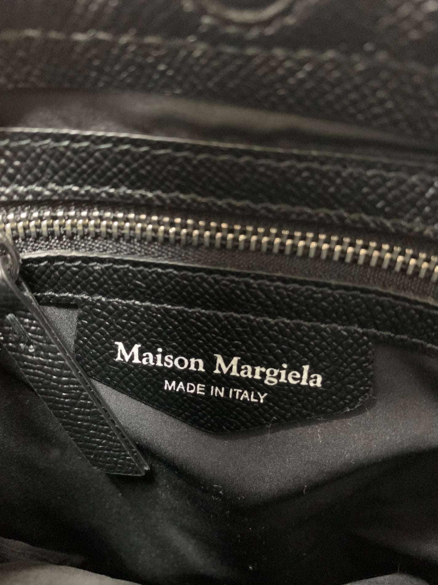 メゾンマルジェラ GLAM SLAM FLAT POCKET BAG SB2WG0008 ショルダーバッグ ブラック ITGBETUYB7EW 【SALE】