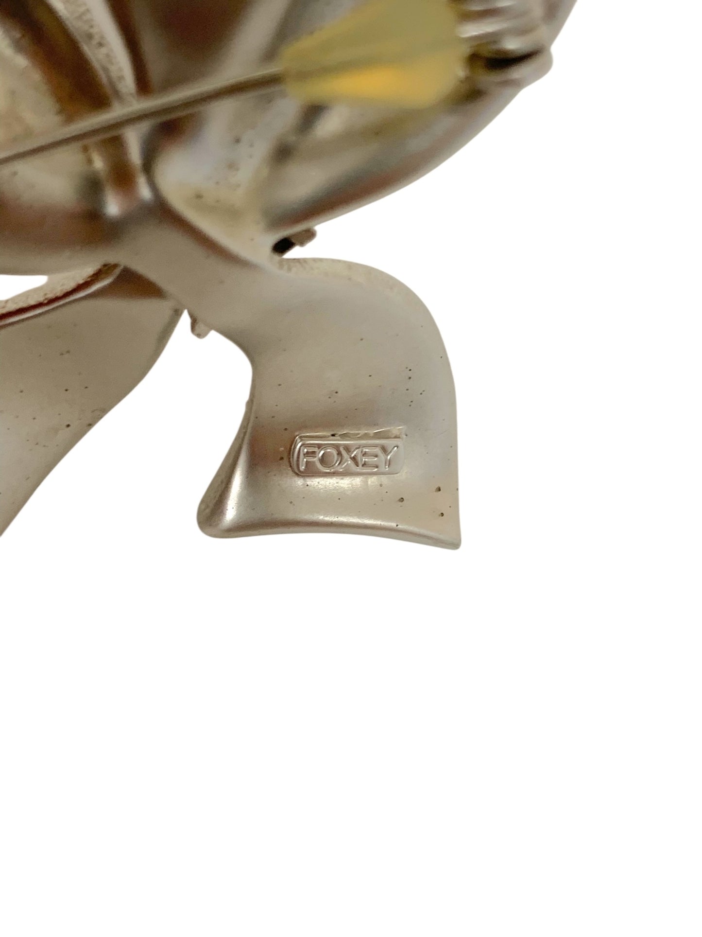 フォクシーブティック ブローチ シルバー リボン ラインストーン ITD7YJLPMWM8