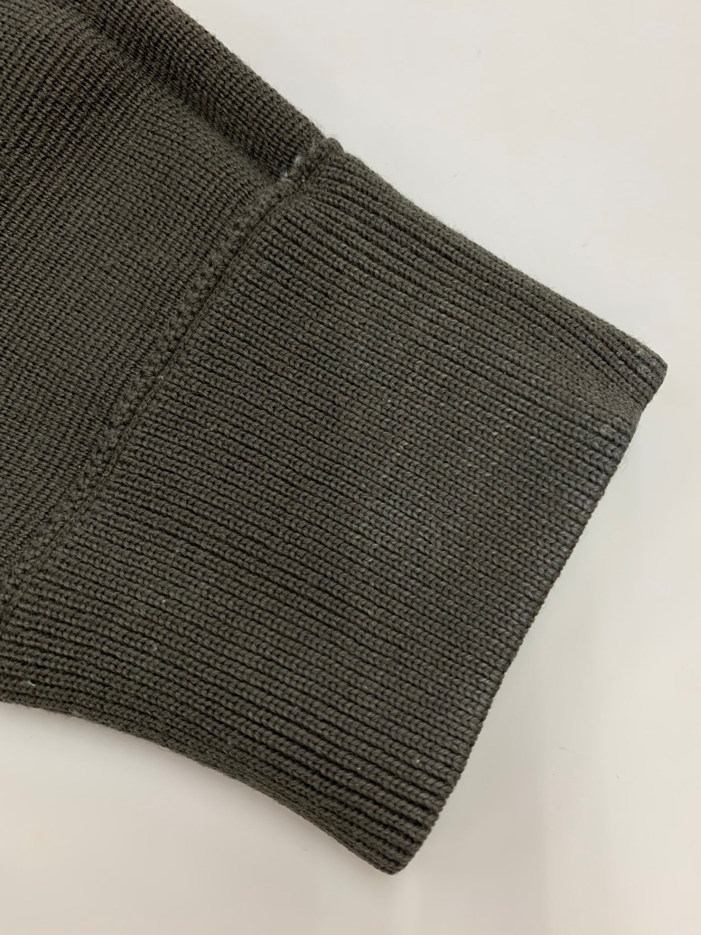 モンクレール CARDIGAN TRICOT F20919B50700 A9341 ダウンジャケット L カーキグリーン ニット ITEHK7J122PY