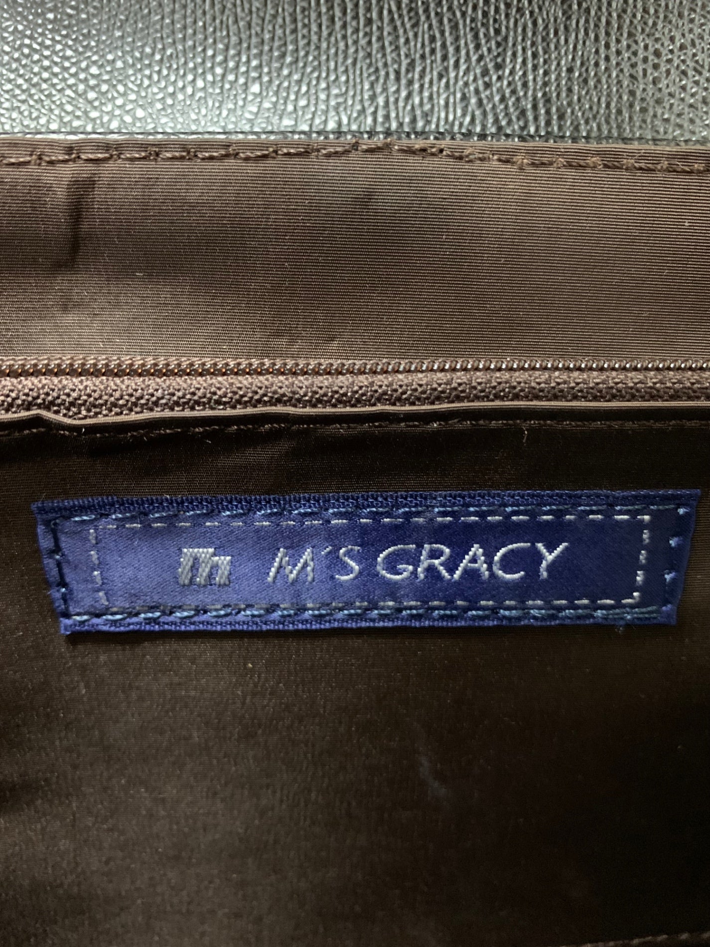 エムズグレイシー 674511 ハンドバッグ ブラック 台形 フラップ レザー 2WAY ITDDSYM4V9XH 【SALE】