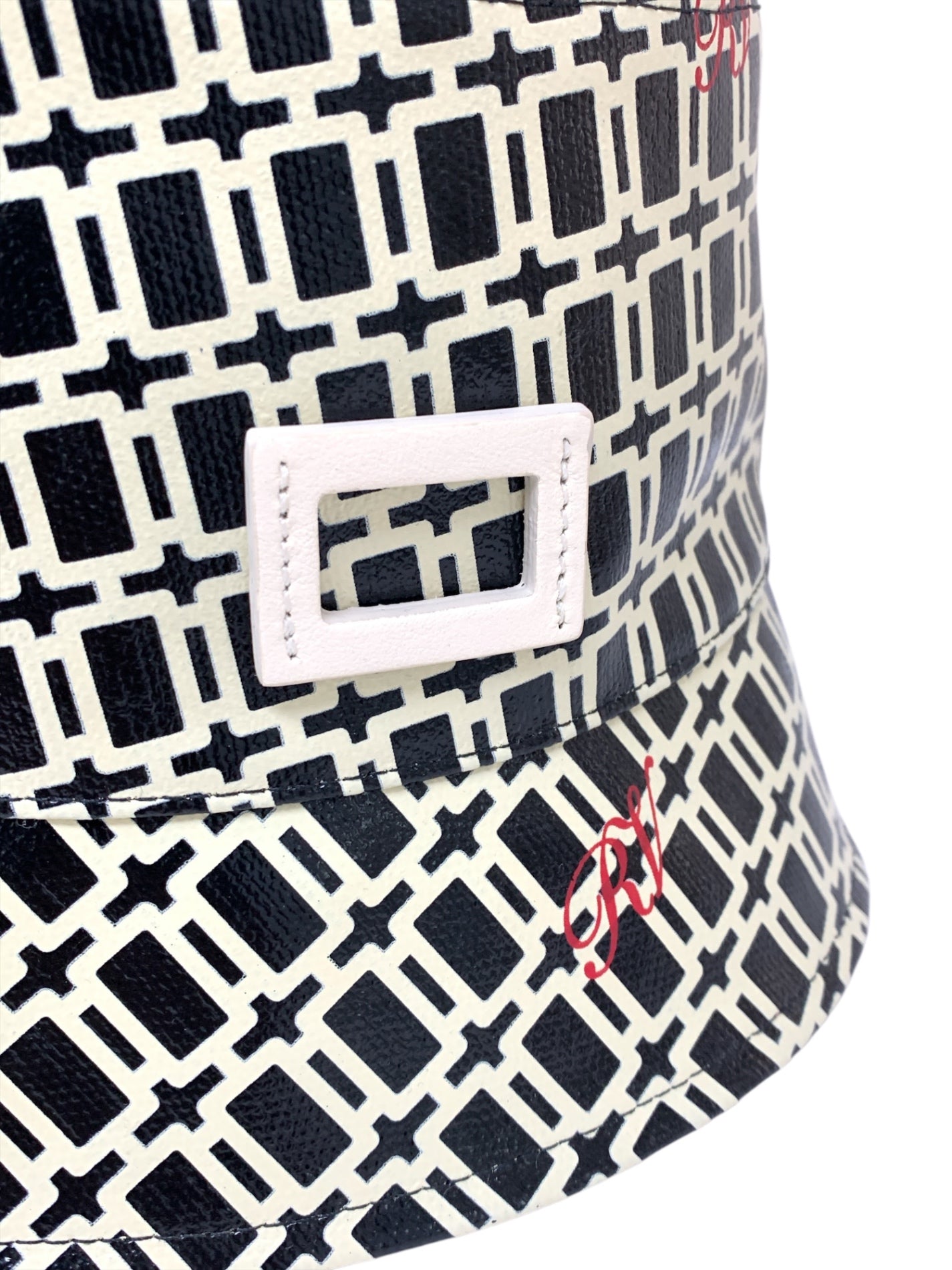 ロジェヴィヴィエ REWH0010100DAOB999 バケットハット モノグラム総柄 赤ロゴ刺繍 サイドバックル ITBX4370MUUT