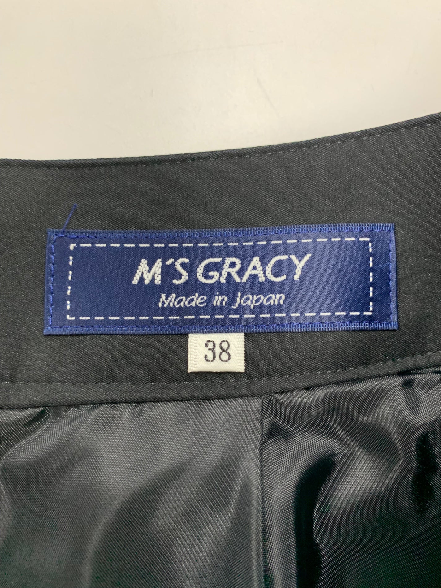 エムズグレイシー フリル・リボン付きタフタスカート 417531 38 ブラック ITQ9HPM6H5EP 【SALE】