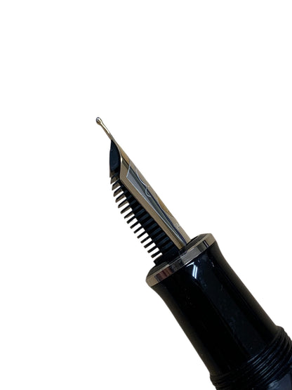 ペリカン 万年筆 都市シリーズ M620 シカゴ ブラック/グレー M 14C 585 ITLPJQ8T2GCK