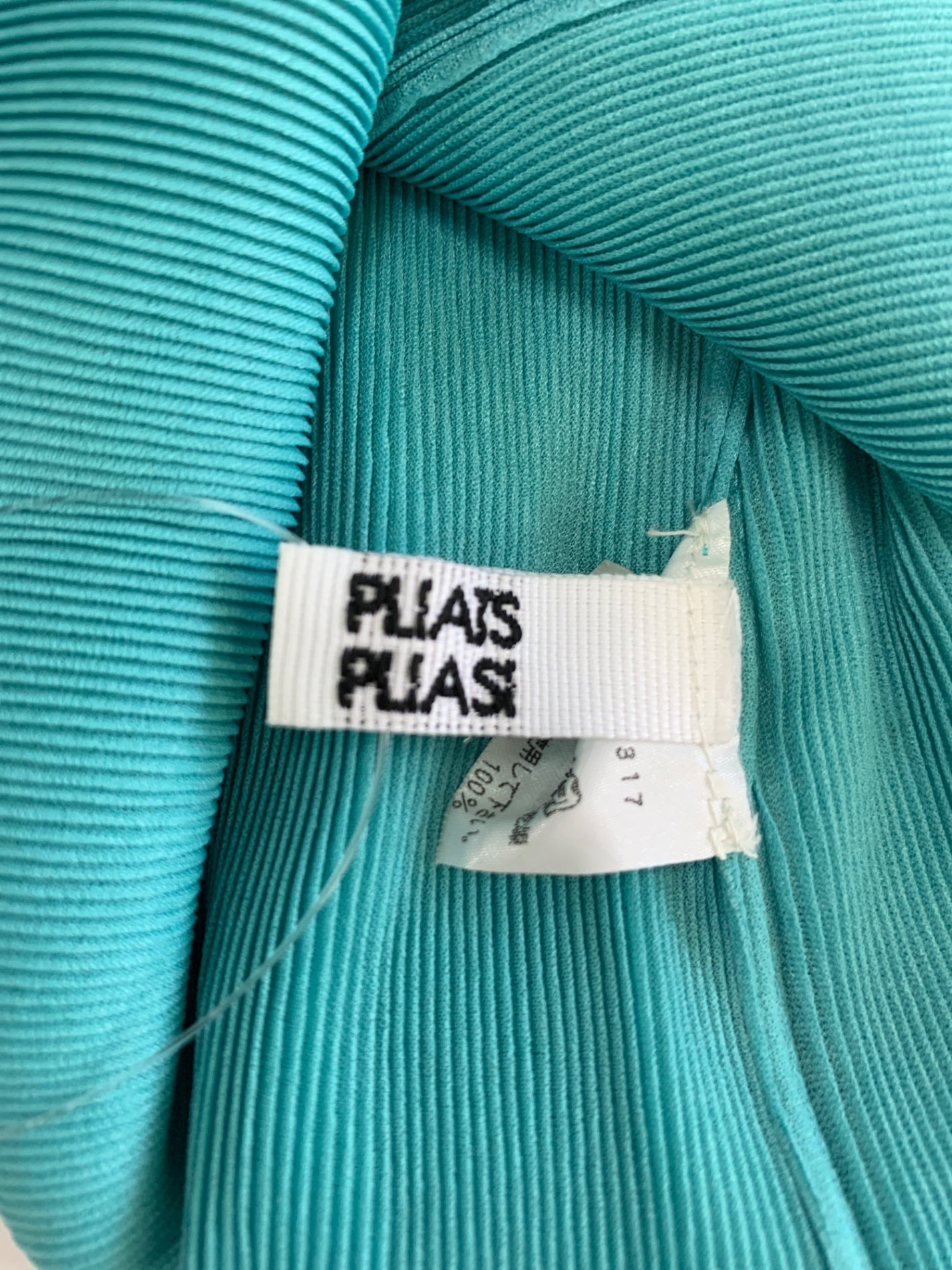 プリーツプリーズイッセイミヤケ PP41-FK317 プルオーバー 3 ブルー Vネック ITIH6ZBG80NW