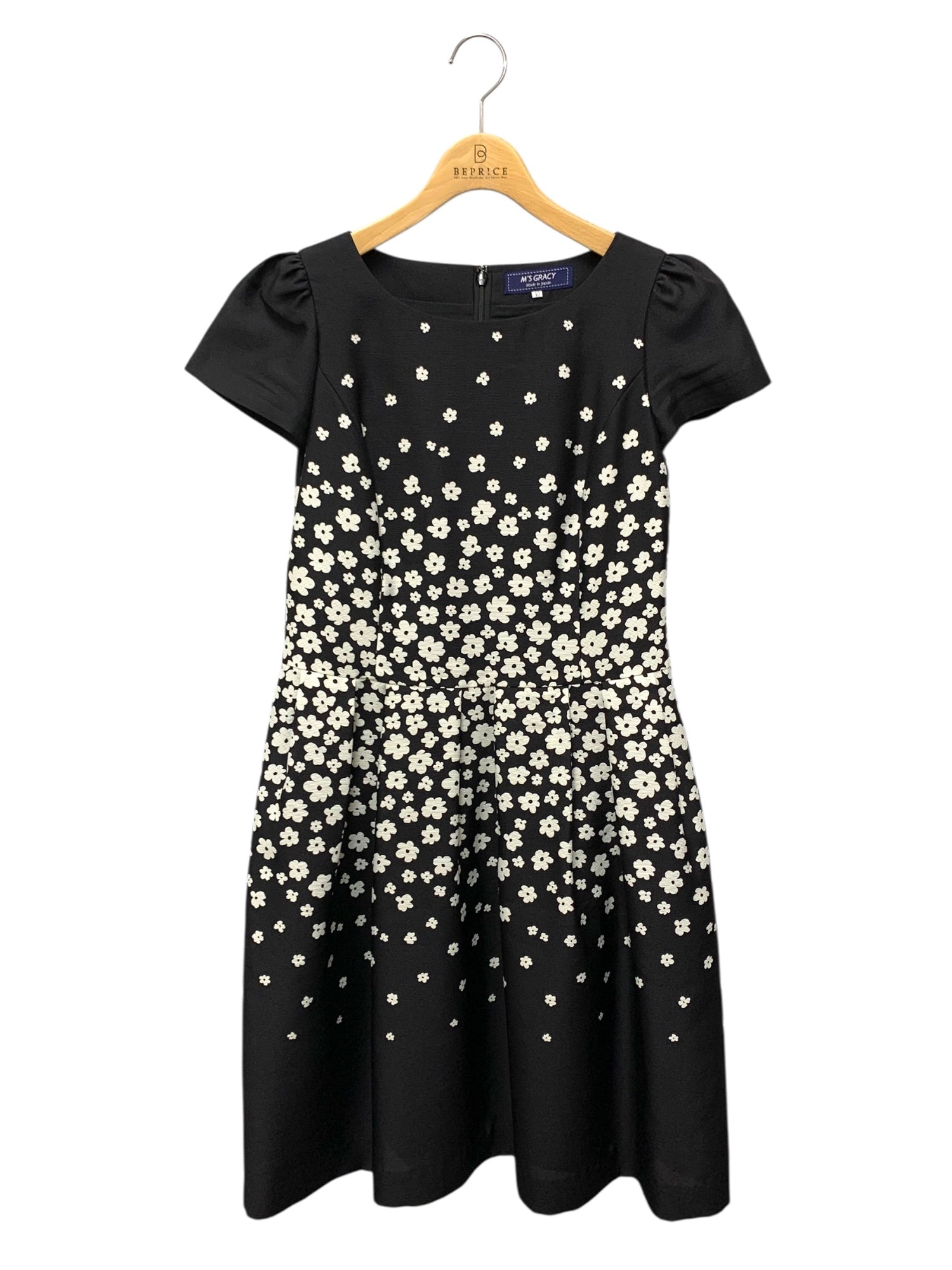 ★エムズグレイシー ・ワンピース★黒花柄40〜42★エレガント 2026年最新】エムズグレイシー ワンピースの人気アイテム - メルカリ