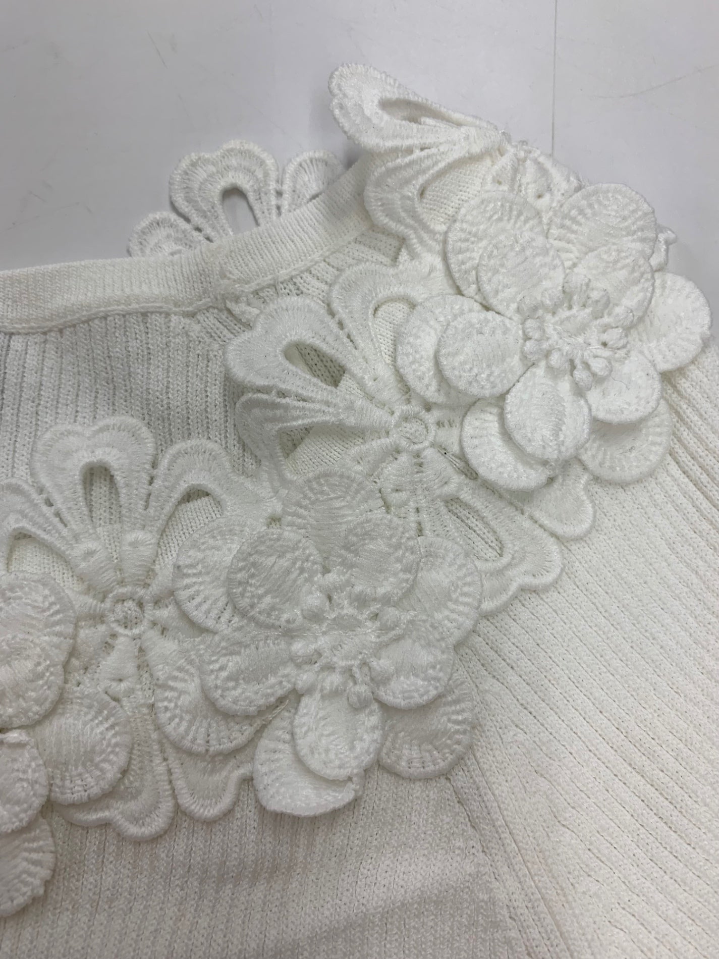 エムズグレイシー 518337 ニット 38 ホワイト 刺繍 エンブロイダリー フラワーモチーフ ITVPP3DVMI22