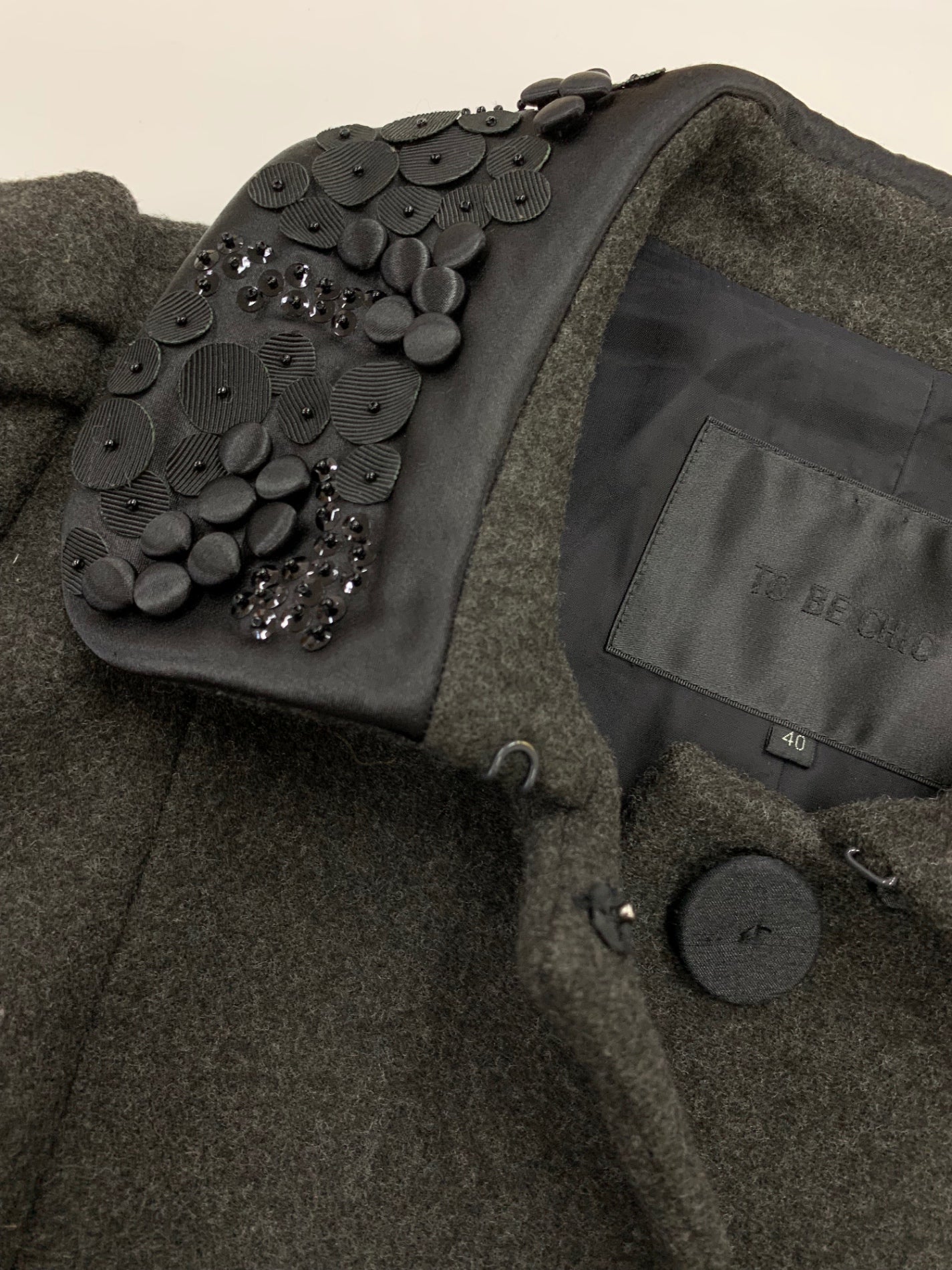 トゥービーシック UWF82-820-08 コート 40 グレー 襟ビジュー ウール ITM61REFKYQ6