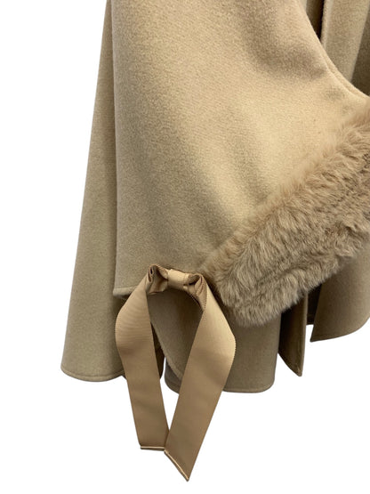 エムズグレイシー 296502 フェイクファー付きポンチョ F ベージュ IT1LVZCU20FQ