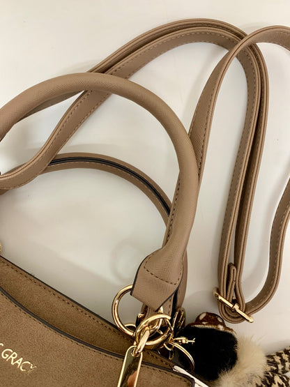 エムズグレイシー 994505 ハンドバッグ ブラウン 人形チャーム付き IT3I29NQMCP0