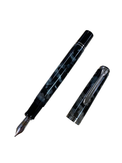 ペリカン 万年筆 都市シリーズ M620 シカゴ ブラック/グレー M 14C 585 ITLPJQ8T2GCK