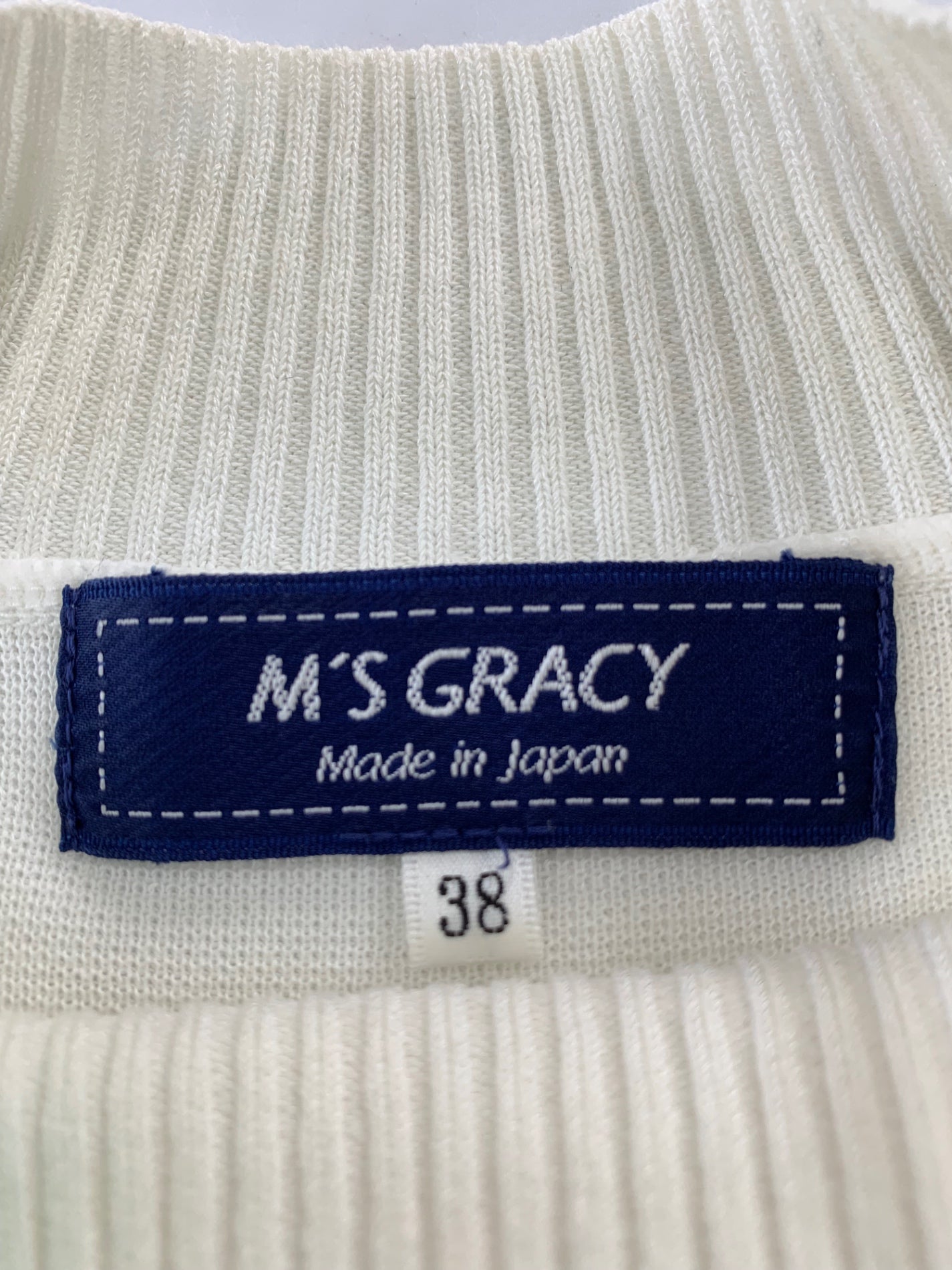 エムズグレイシー 018106 ニット 38 ホワイト リブ袖 ハイネック スパンコール リボンモチーフ ITGUFF2J3E4C