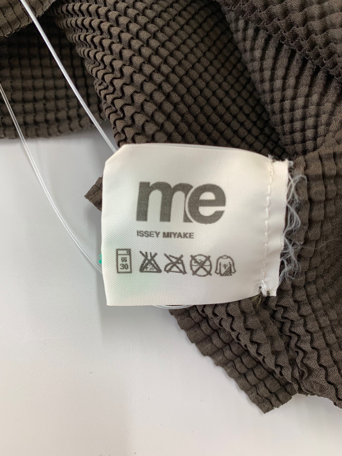 ミーイッセイミヤケ MI23FO142 ジップカーディガン カーキグリーン ハイネック ダブルジップ ITN9LY3RCPHS