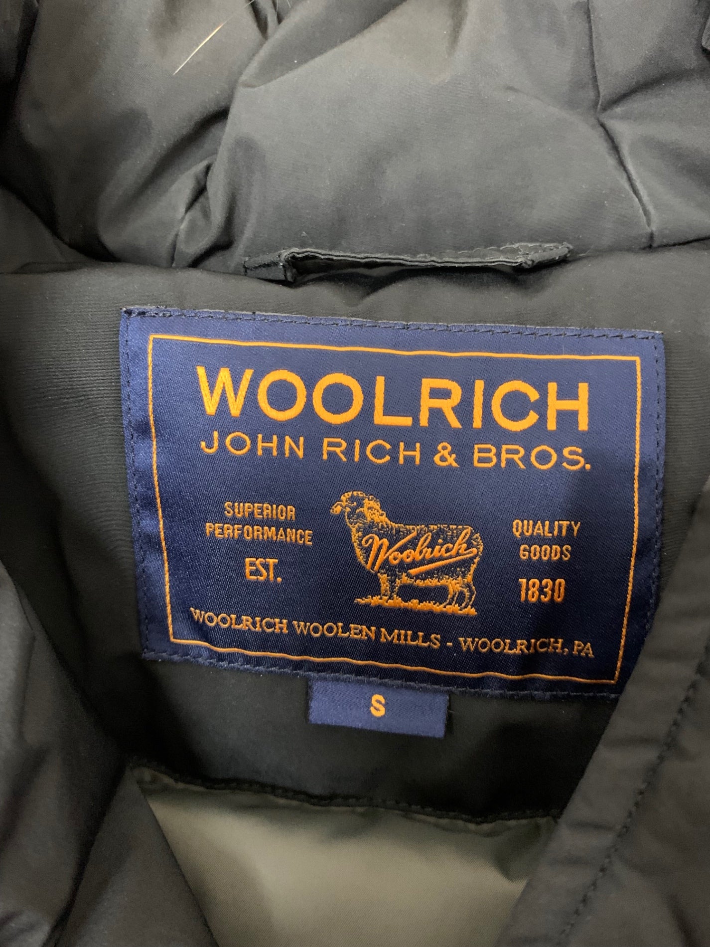 ウールリッチ ダウンジャケット S ブラック アークティック ラクーン フーディ ITIEJR7U1VIG 【SALE】