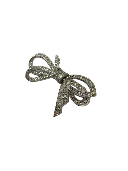 フォクシーブティック ブローチ シルバー リボン ストーン ITOCMHCCUGYK