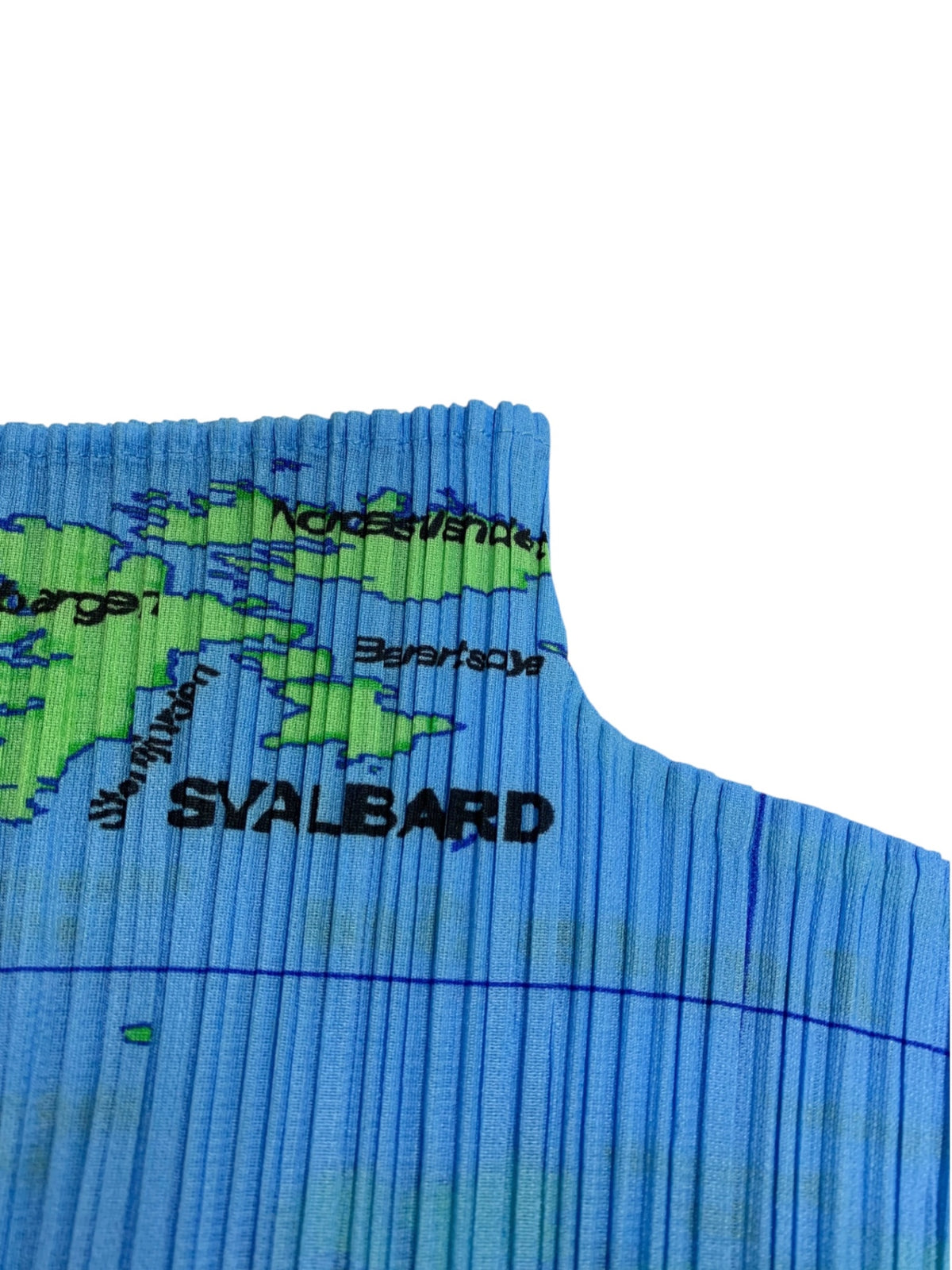 PLEATS PLEASE プリーツプリーズ イッセイミヤケ WORLD MAP PP81-JK593 世界地図柄 プリーツ ハイネック トップス ITOWW7EXKUYY